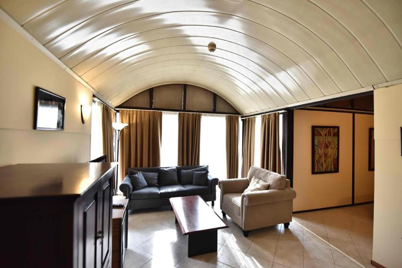Urban Lodge Hotel Rooms And Suits Τυφλίδα Εξωτερικό φωτογραφία