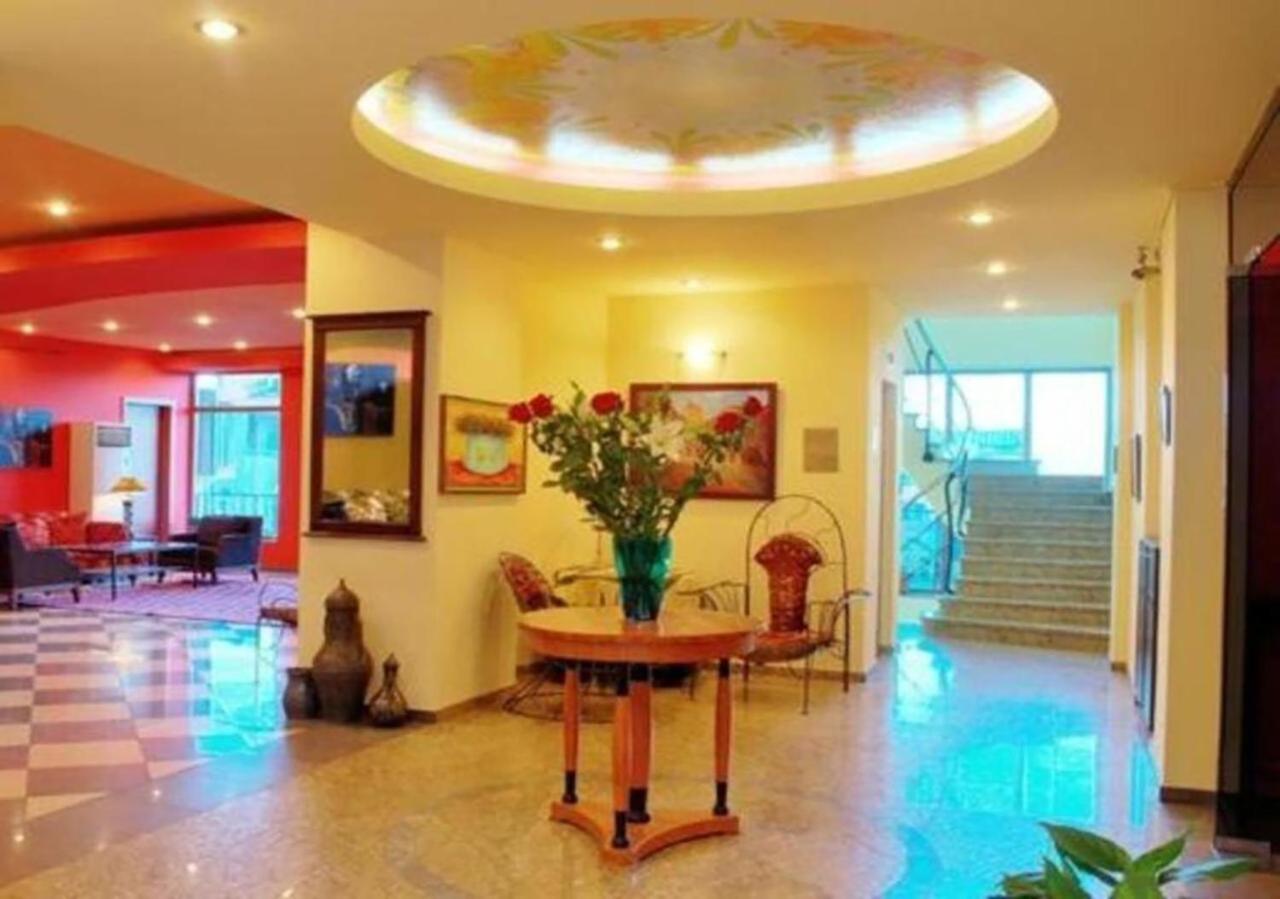 Urban Lodge Hotel Rooms And Suits Τυφλίδα Εξωτερικό φωτογραφία