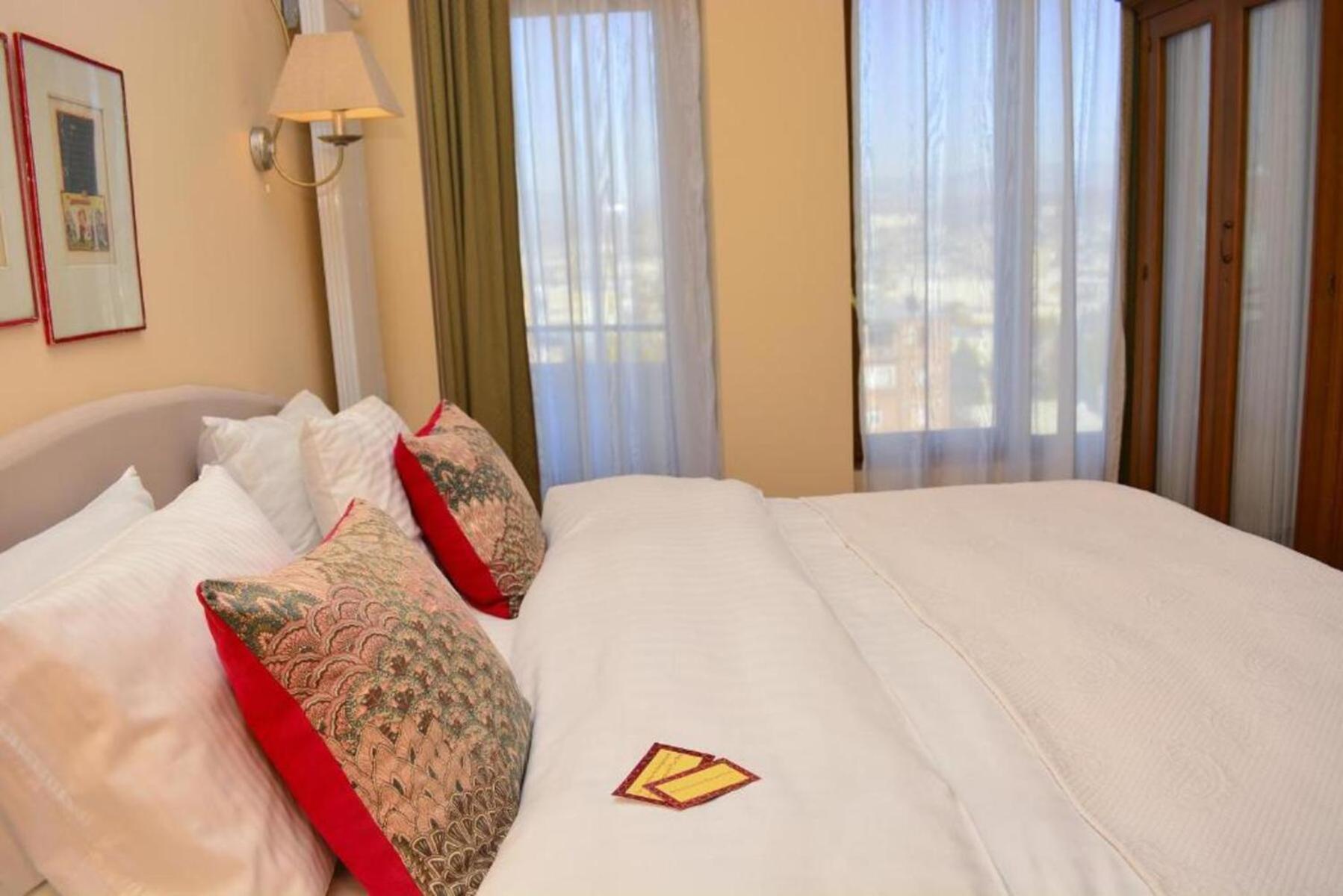 Urban Lodge Hotel Rooms And Suits Τυφλίδα Εξωτερικό φωτογραφία