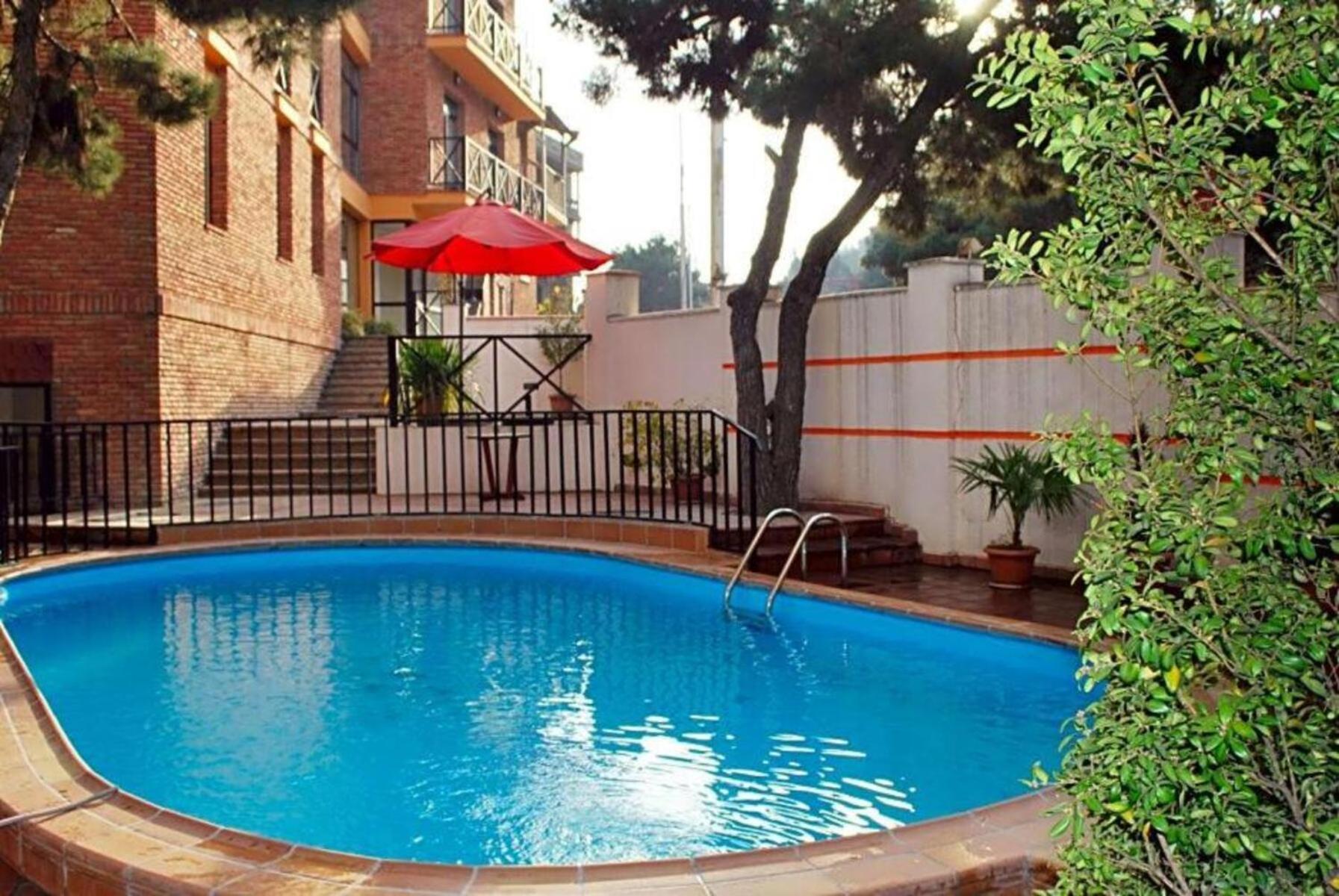 Urban Lodge Hotel Rooms And Suits Τυφλίδα Εξωτερικό φωτογραφία
