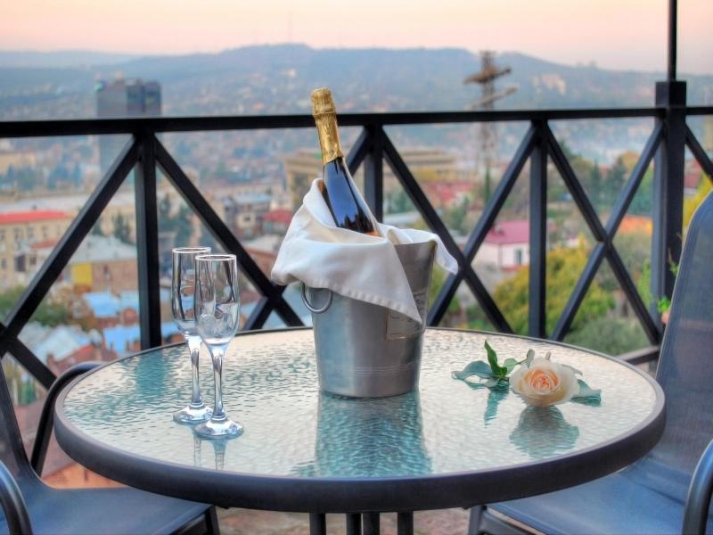 Urban Lodge Hotel Rooms And Suits Τυφλίδα Εξωτερικό φωτογραφία