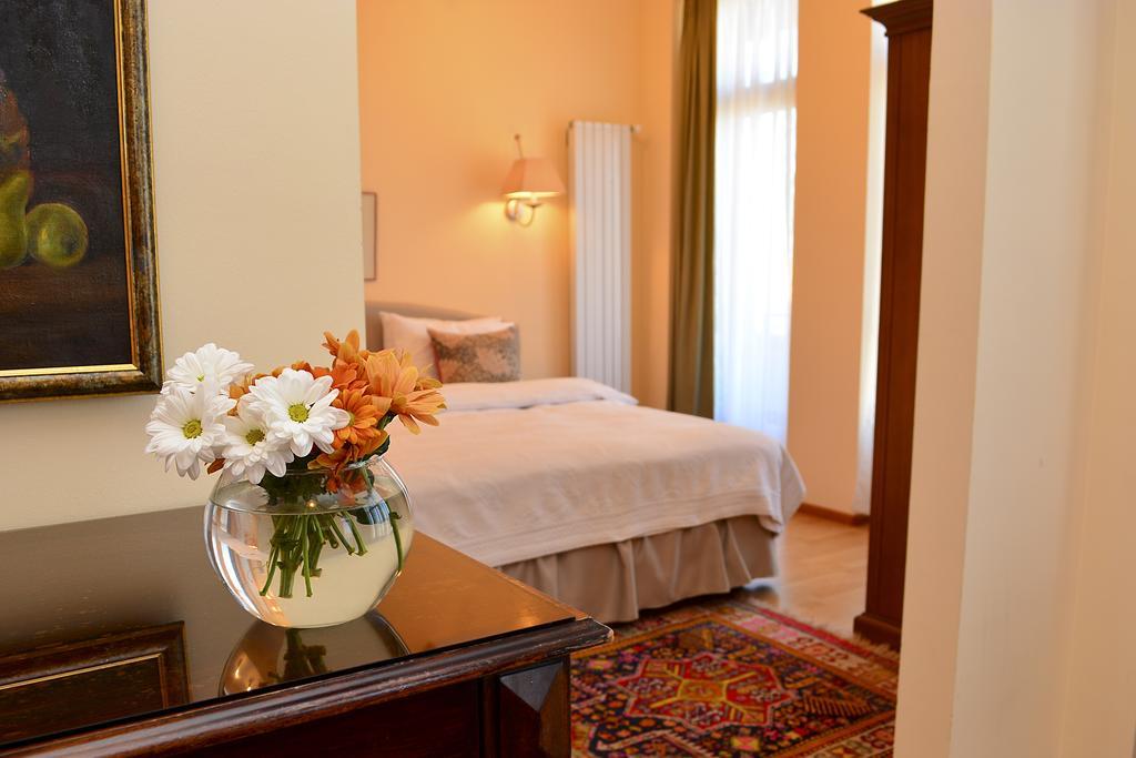 Urban Lodge Hotel Rooms And Suits Τυφλίδα Εξωτερικό φωτογραφία
