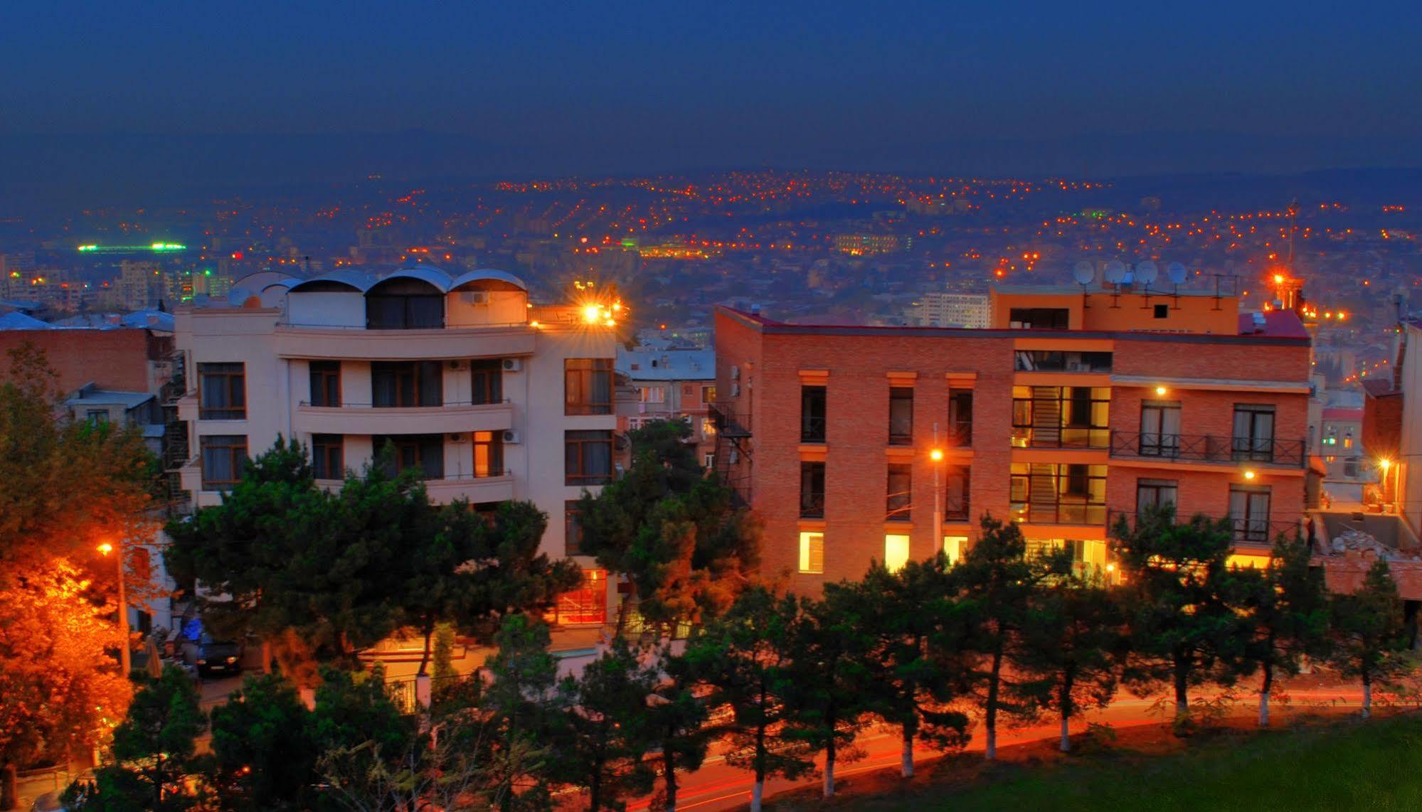 Urban Lodge Hotel Rooms And Suits Τυφλίδα Εξωτερικό φωτογραφία