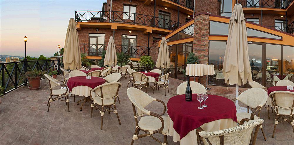 Urban Lodge Hotel Rooms And Suits Τυφλίδα Εστιατόριο φωτογραφία